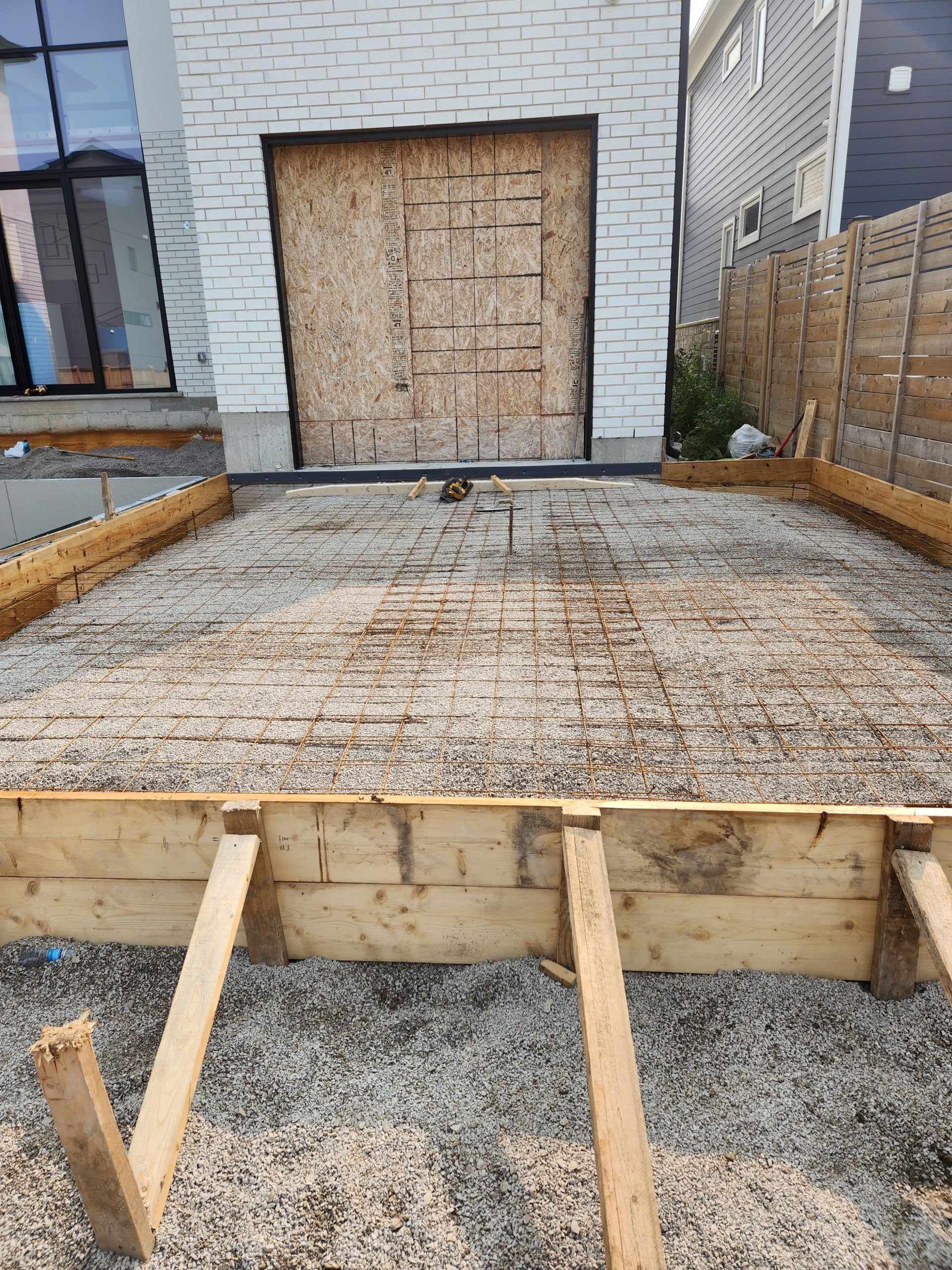 wire mesh, rebar and bonding to prepare for concrete patio