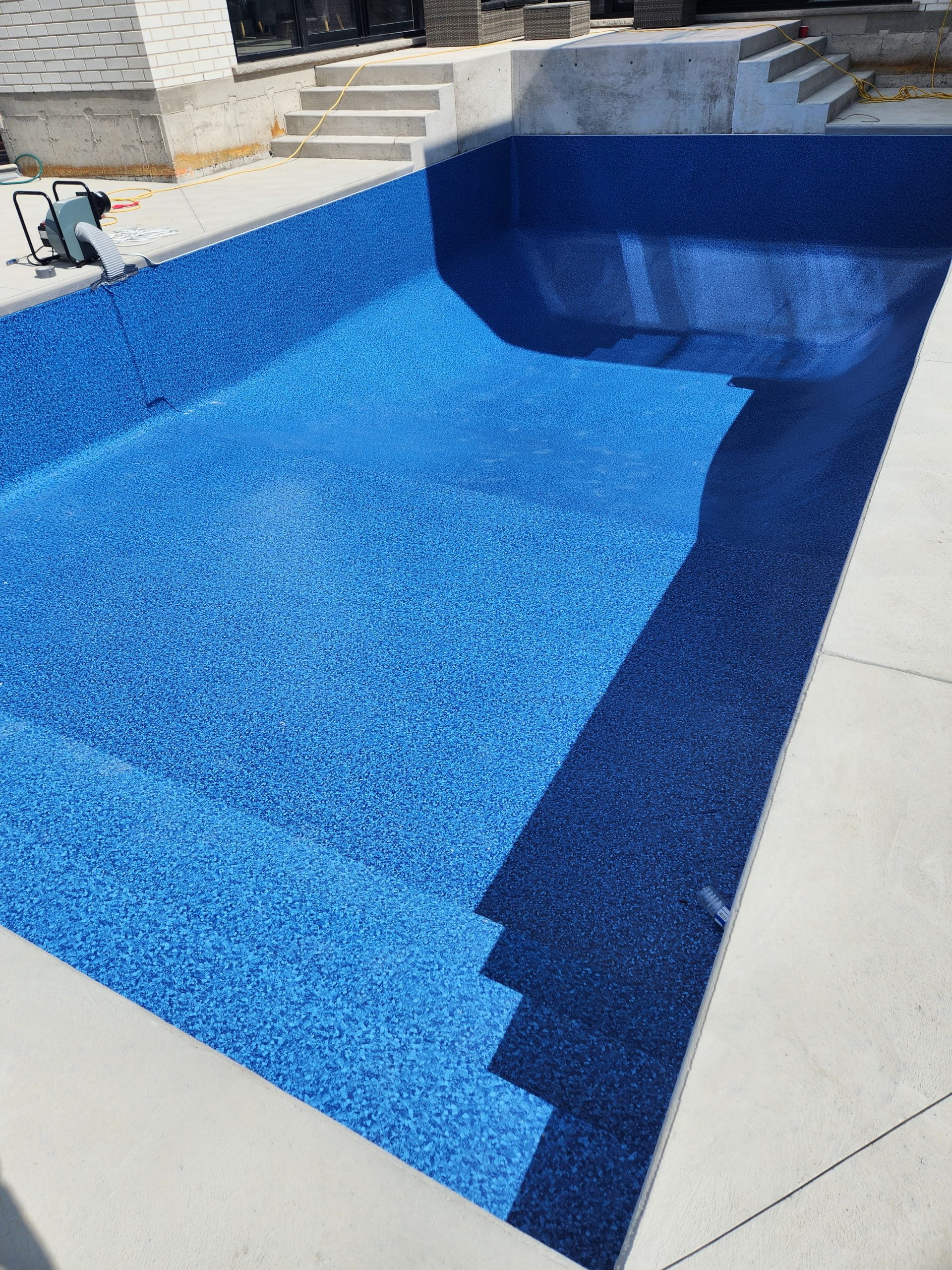 removing air between pool walls and newly installed vinyl liner
